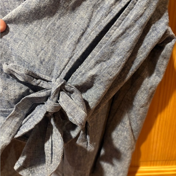 Zara Chambray cotton/Linen Blend Tie Sleeve
Button Top Size XS - Picture 5 of 9